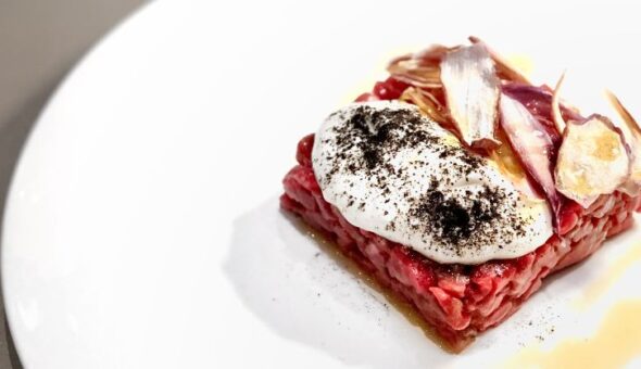 La ricetta della Tartare di manzo, Quartirolo e scalogno di Simone Maurelli
