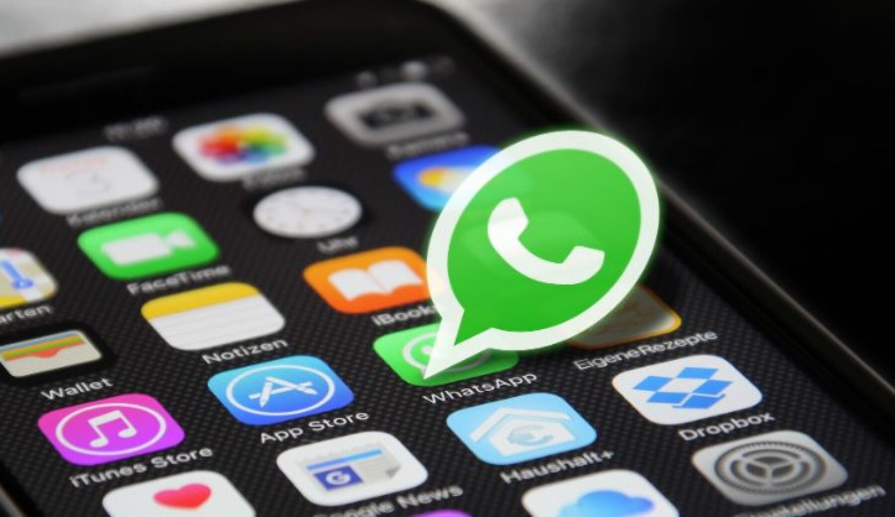 WhatsApp, videochiamate di gruppo allargate fino a 8 persone