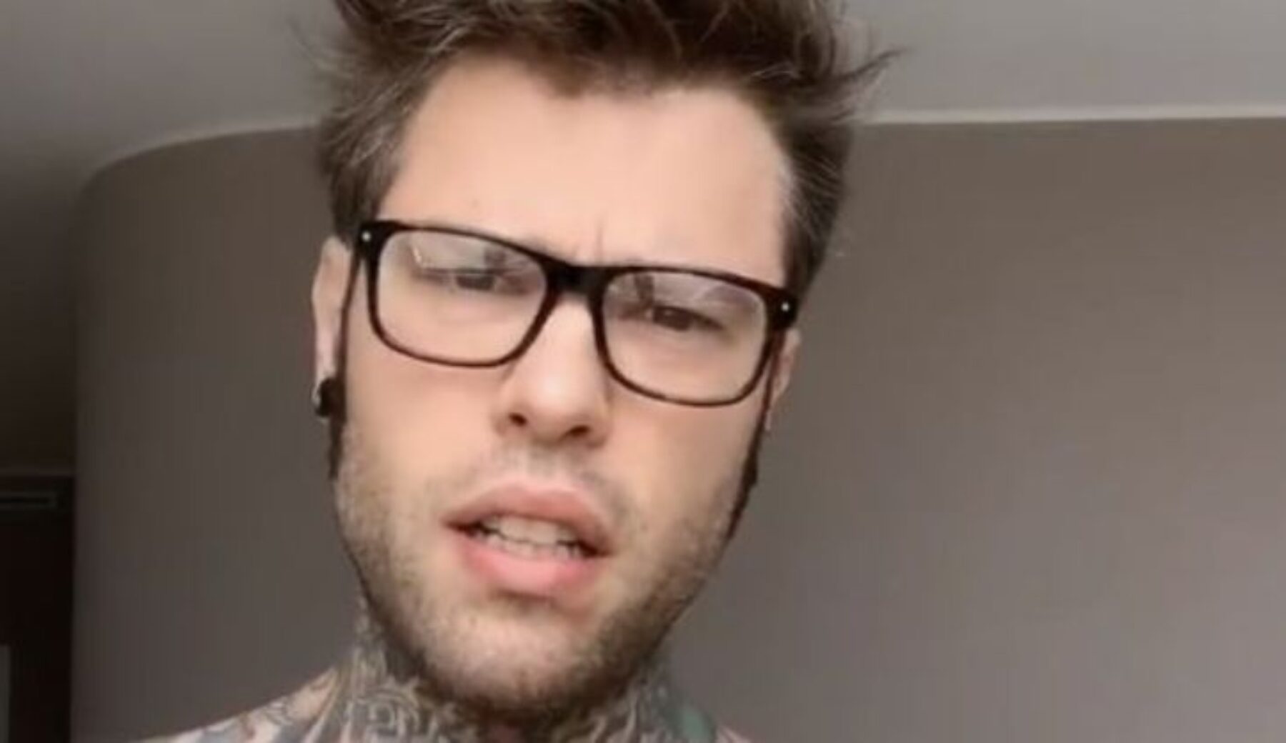 Gasparri querela Fedez, la replica del rapper non si fa attendere: il video