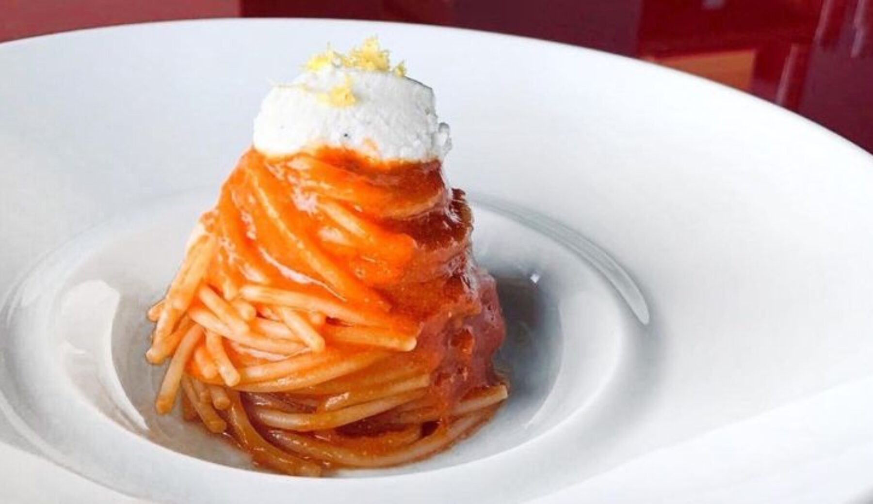 Spaghetti al pomodoro, la ricetta rivisitata dallo Chef Elio Sironi