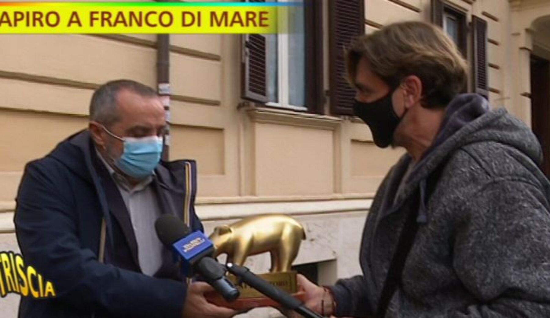 Franco Di Mare riceve il Tapiro d’oro: «L’allontanamento di Corona è una scelta dell’azienda»