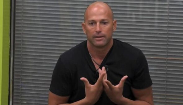 GF Vip, Stefano Bettarini bestemmia dopo poche ore nella Casa: sarà eliminato?