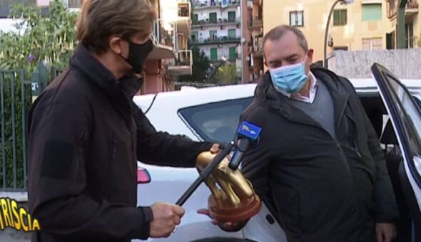Anteprima Striscia: Tapiro d'oro al sindaco di Napoli Luigi De Magistris: ecco perché