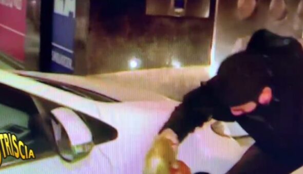 Valerio Staffelli in ospedale dopo il tentativo di consegna del Tapiro d'oro a Bolle: il racconto dell'incidente