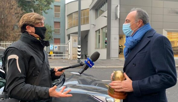 Anteprima Striscia: nuovo Tapiro d'oro a Giulio Gallera per la gestione delle vaccinazioni in Lombardia