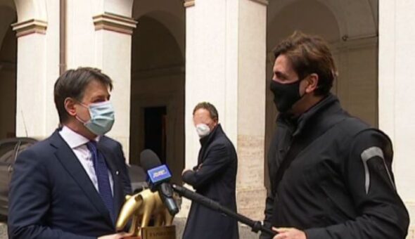 Tapiro d'oro a Giuseppe Conte: 