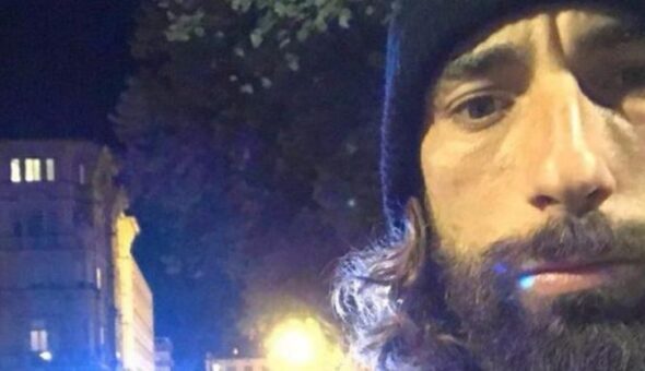 Aggrediti a Brescia Vittorio Brumotti e la sua troupe: calci, pugni, sputi e minacce durante un servizio sullo spaccio