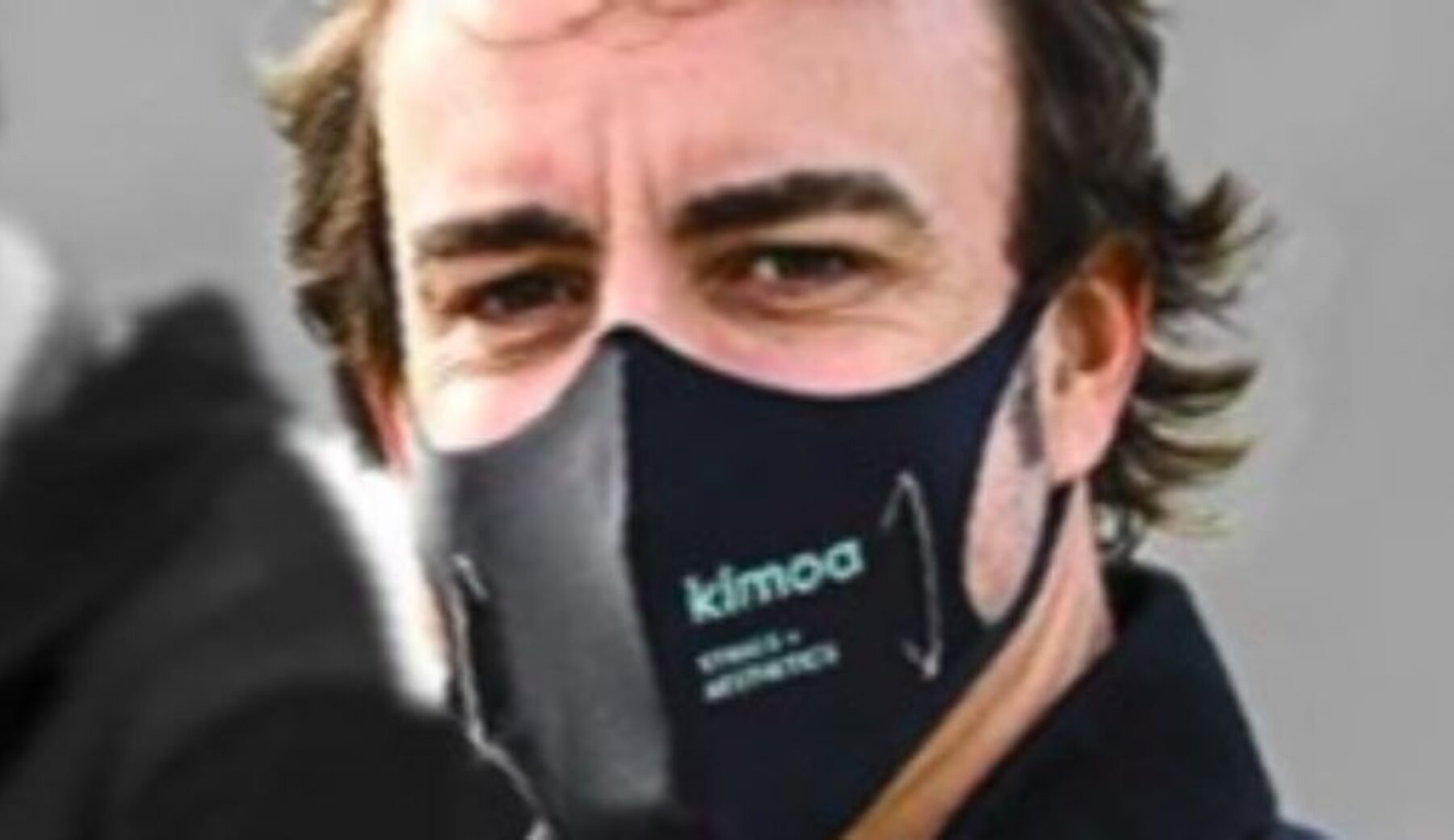 Fernando Alonso “smascherato” da Striscia: le U-Mask si ritrovano sul mercato italiano con il brand del pilota