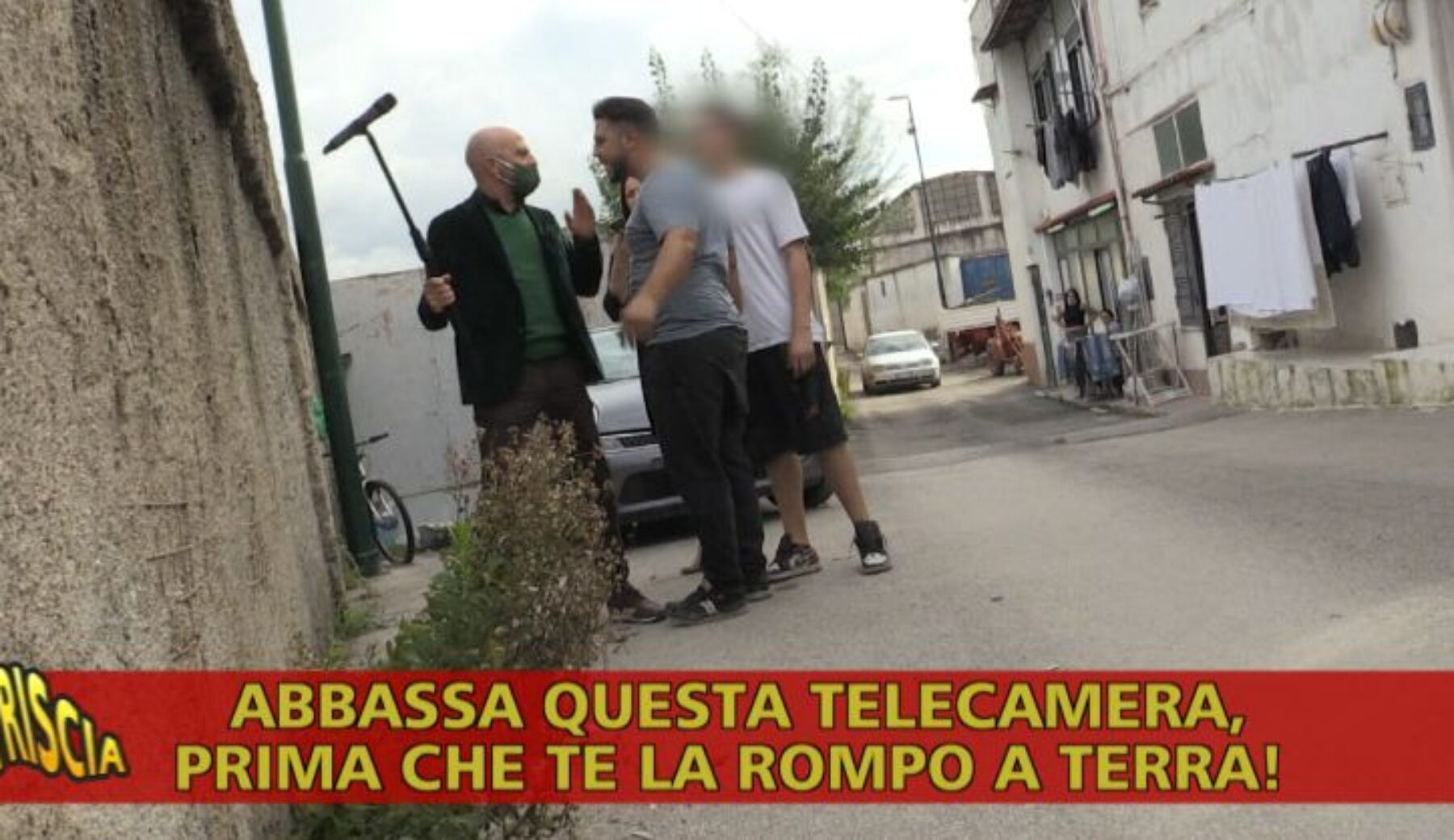 Questa sera a Striscia Luca Abete e il suo cameraman aggrediti a S. Giovanni a Teduccio (Napoli)