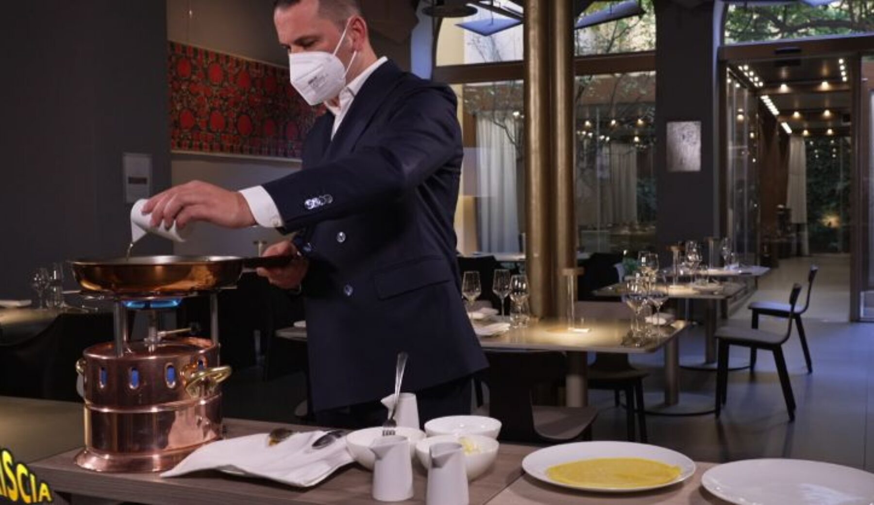 Domani sera a Striscia nella rubrica “Capolavori italiani in cucina” le “Crêpes Suzette alla lampada” di Achille Sardiello