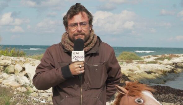 Rai Scoglio 24, Marco Damilano legge il suo libro al Tg1 per raccontare l'elezione del Presidente