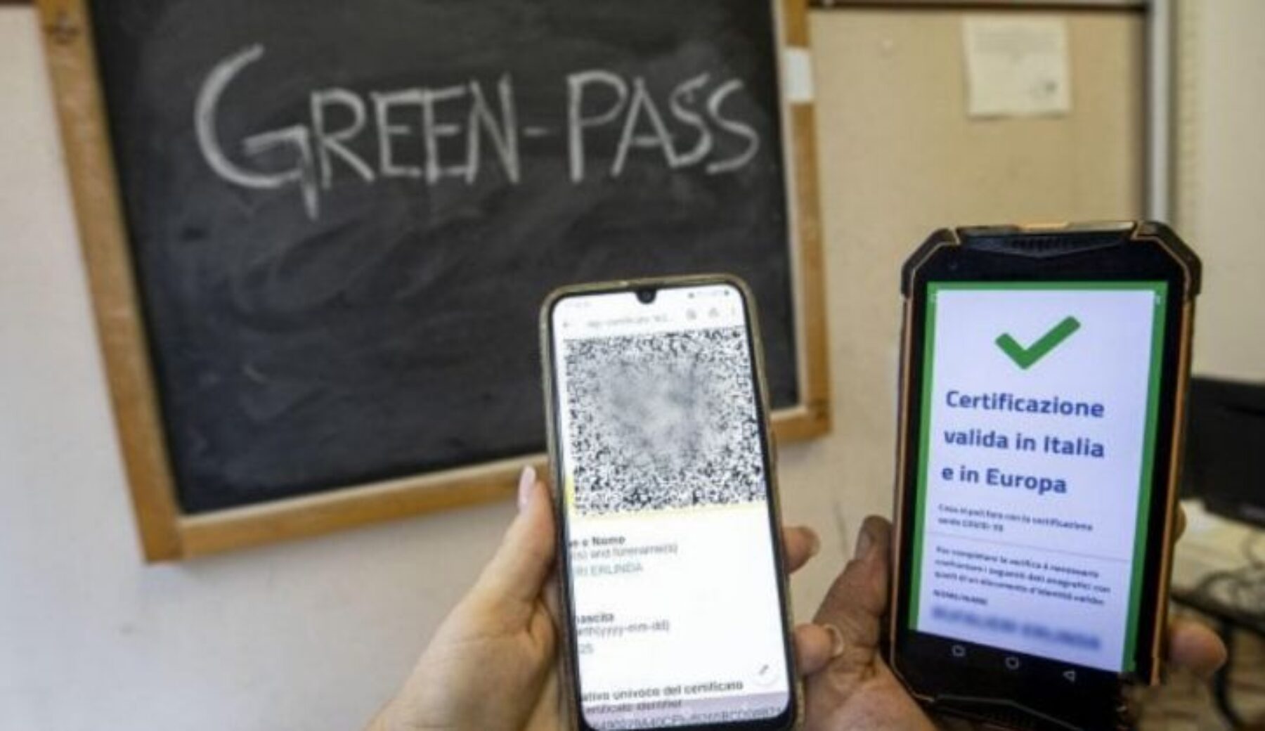 Green Pass per tutti: i mille modi per aggirare la legge smascherati da Striscia