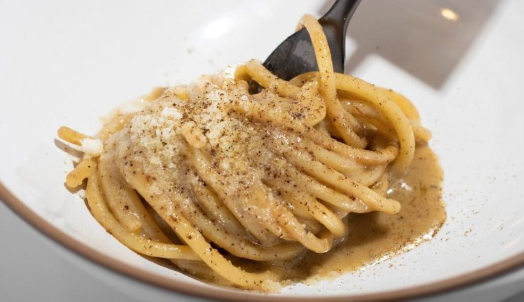 La ricetta della “Cacio e pepe cotta alla brace” di Errico Recanati