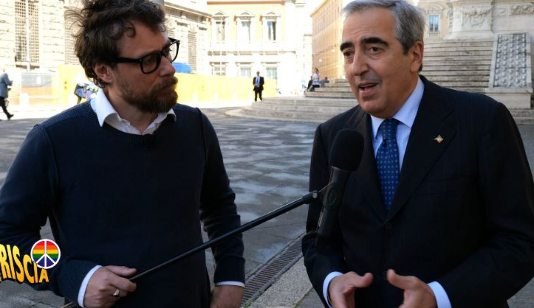 Questa sera a Striscia la notizia, Colombia-Gate: parla il senatore Maurizio Gasparri