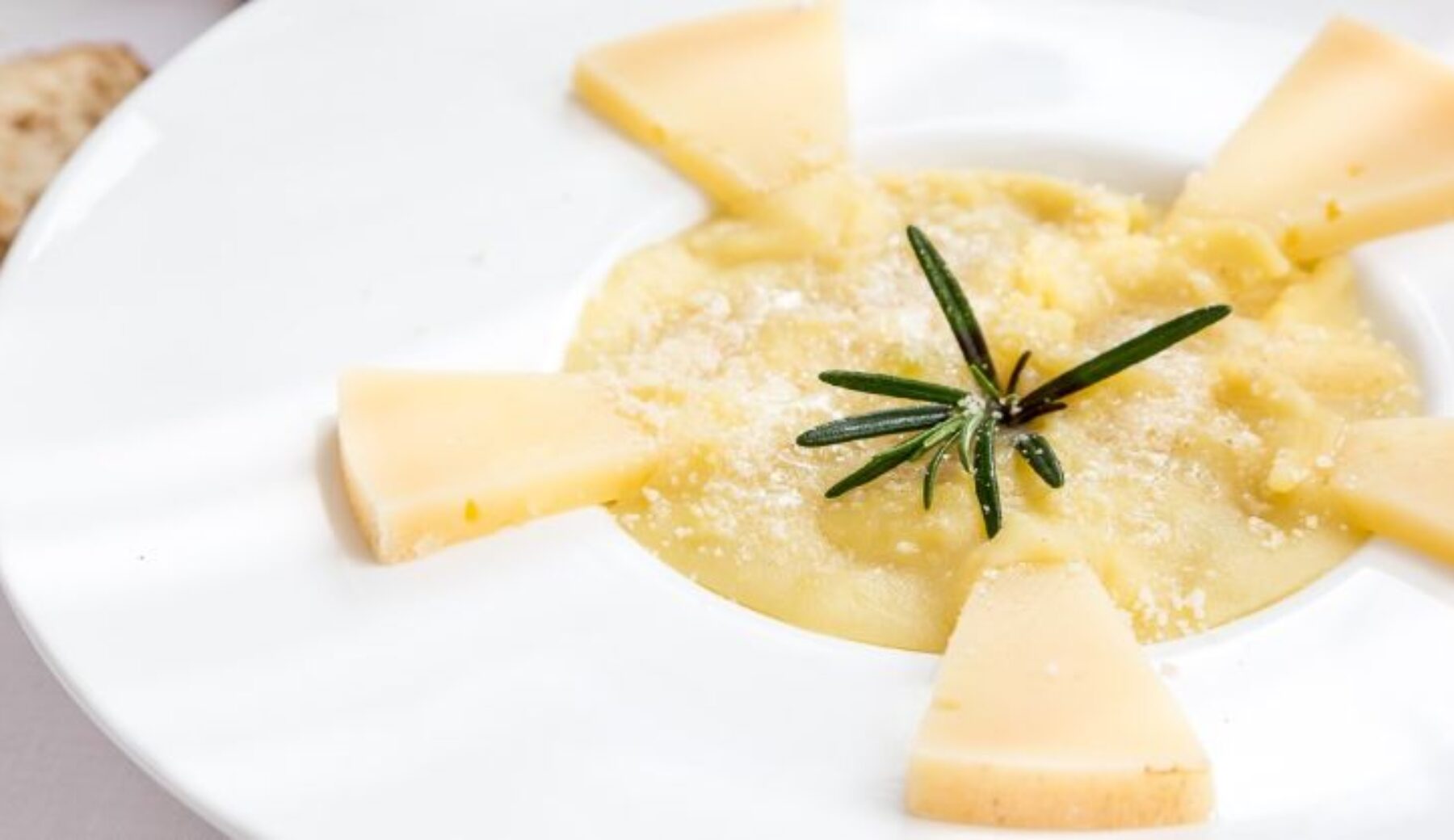 La ricetta della “Pasta e Patate con Provolone del Monaco DOP” di Mimmo De Gregorio