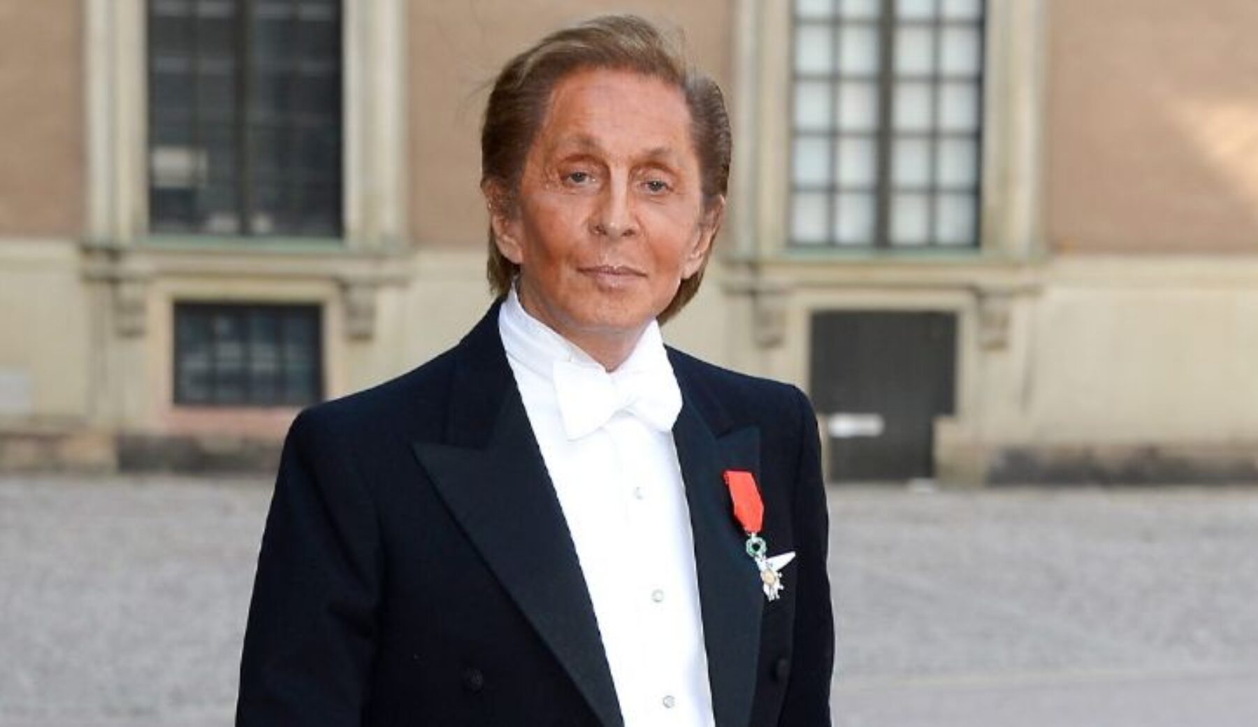 Auguri Valentino! 90 anni di un’icona (anche di Striscia)