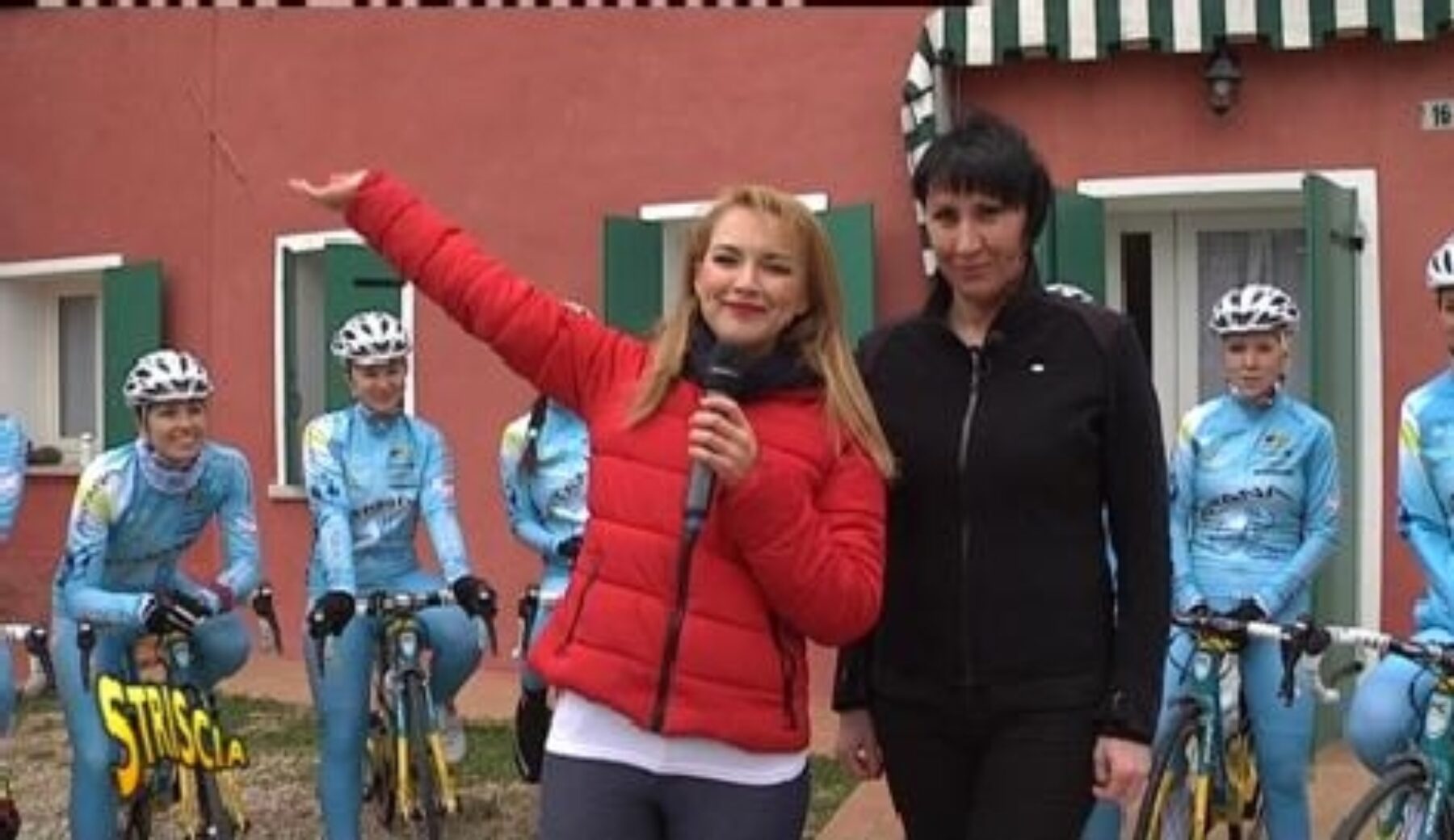 Le donne musulmane imparano ad andare in bici. A Striscia, la testimonianza della ciclista musulmana Zulfia Zabirova.