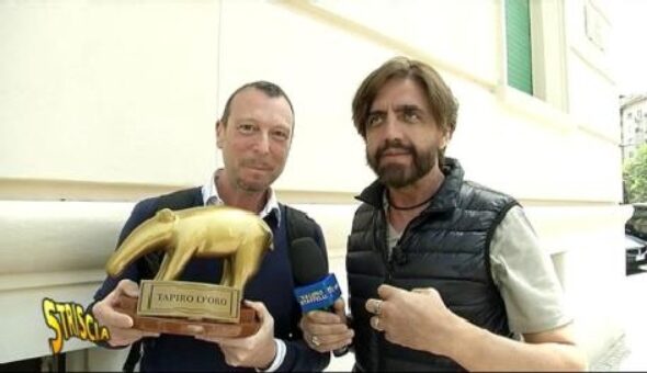 A Striscia la notizia primo Tapiro d’oro ad Amadeus per la parolaccia in diretta tv