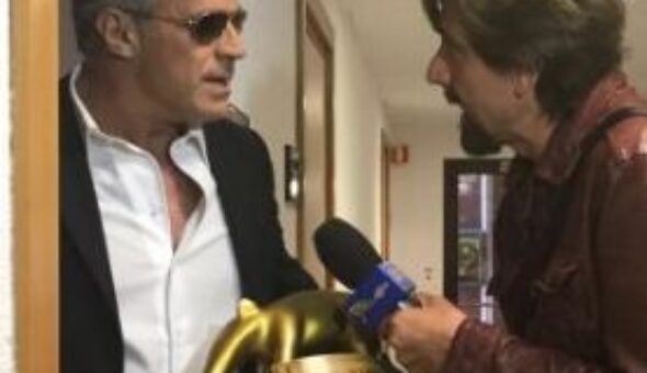 A Striscia la notizia
il primo Tapiro d’oro della nuova stagione a Edoardo Costa: 
«la “scemata” che ho fatto la sto pagando»