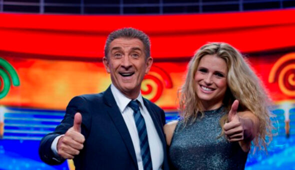 Cambio della guardia a Striscia la notizia: torna Ezio Greggio al fianco di Michelle Hunziker