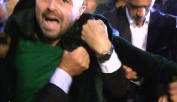 Il filmato di Luca Abete aggredito e fermato dalla Polizia, ieri pomeriggio, durante il tentativo di intervistare il ministro dell'Istruzione Stefania Giannini.