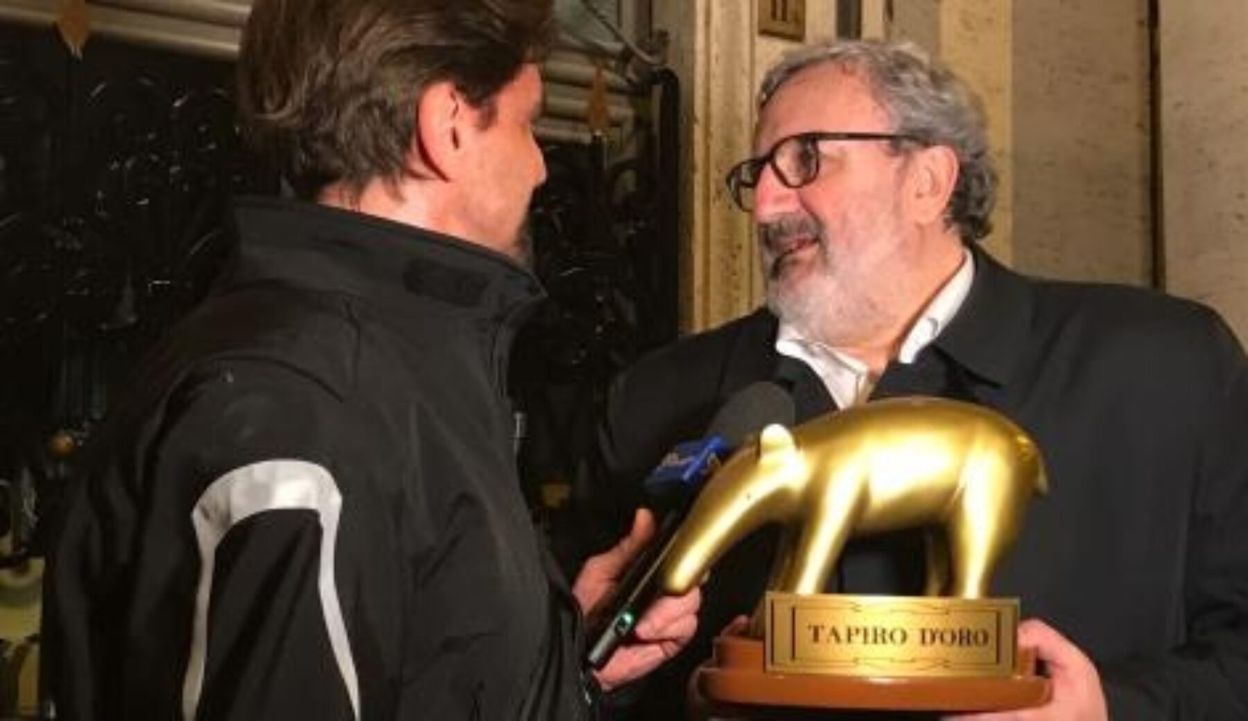 A striscia la notizia Tapiro d’oro a Pier Luigi Bersani e a Michele Emiliano