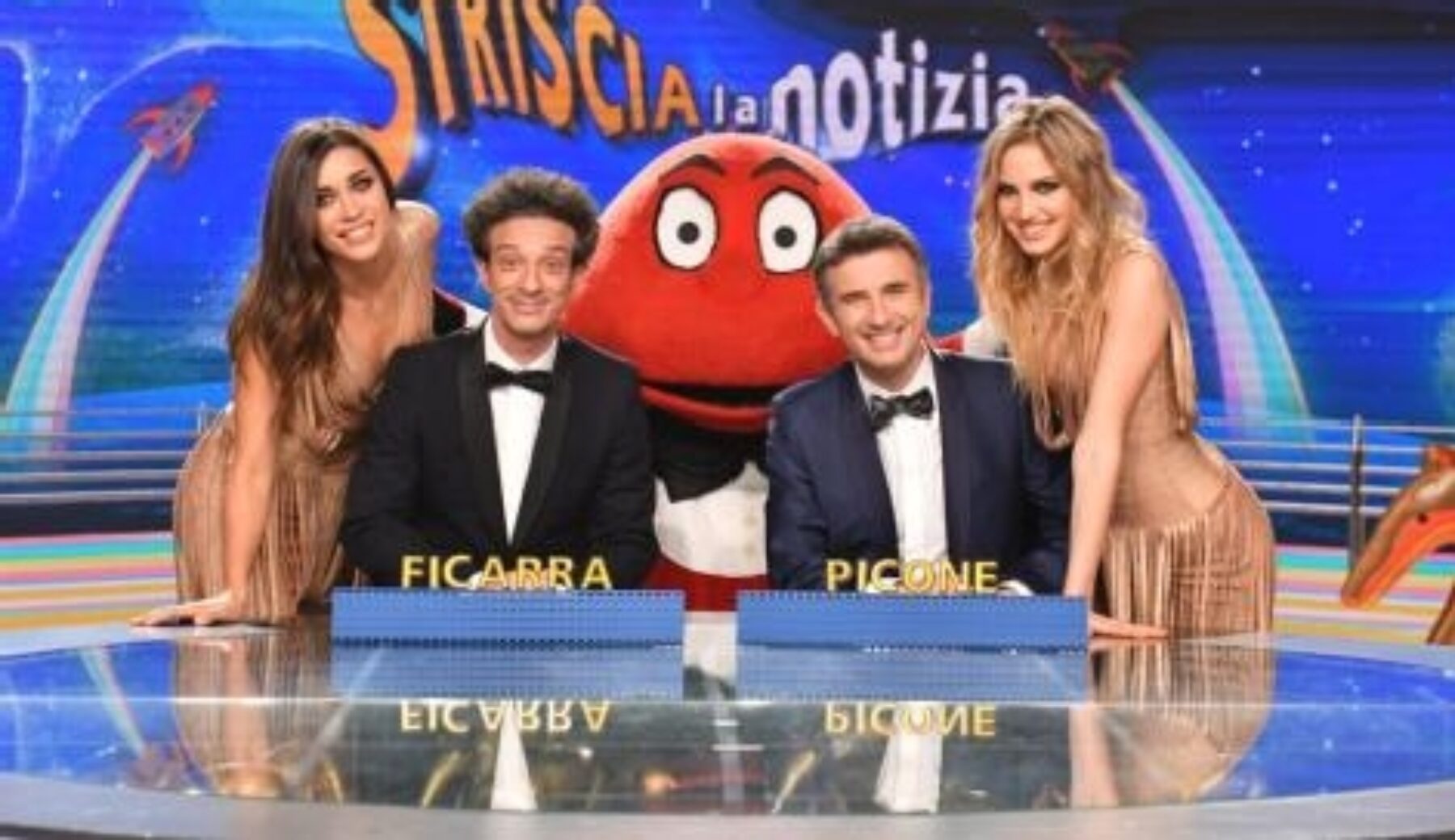 Striscia la notizia chiude una stagione di successi e inchieste memorabili. Si conferma leader della stagione televisiva e si prepara a una 30esima stagione ricca di sorprese.