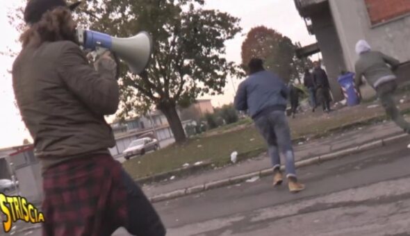 A Striscia la notizia nuovo tour nelle zone dello spaccio per Vittorio Brumotti