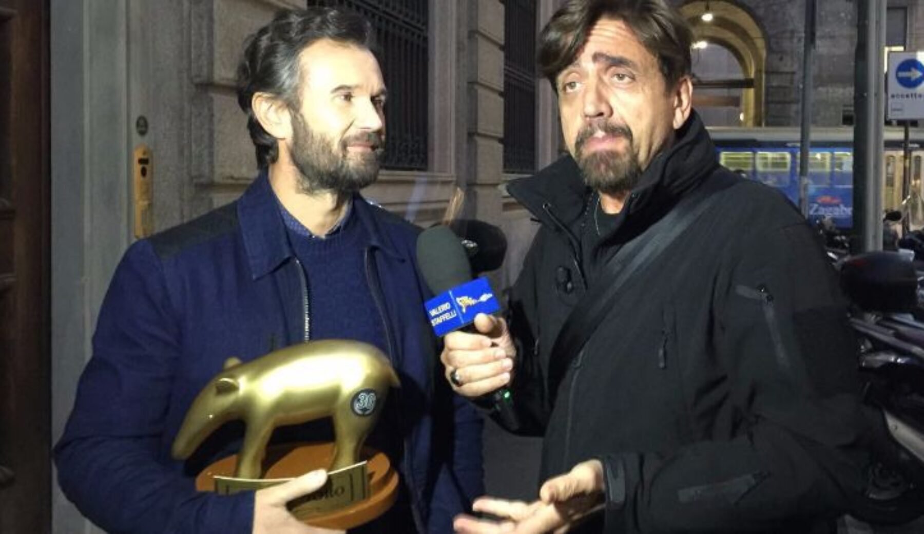 A Striscia la notizia Tapiro d’oro a Carlo Cracco per aver perso una delle due stelle Michelin