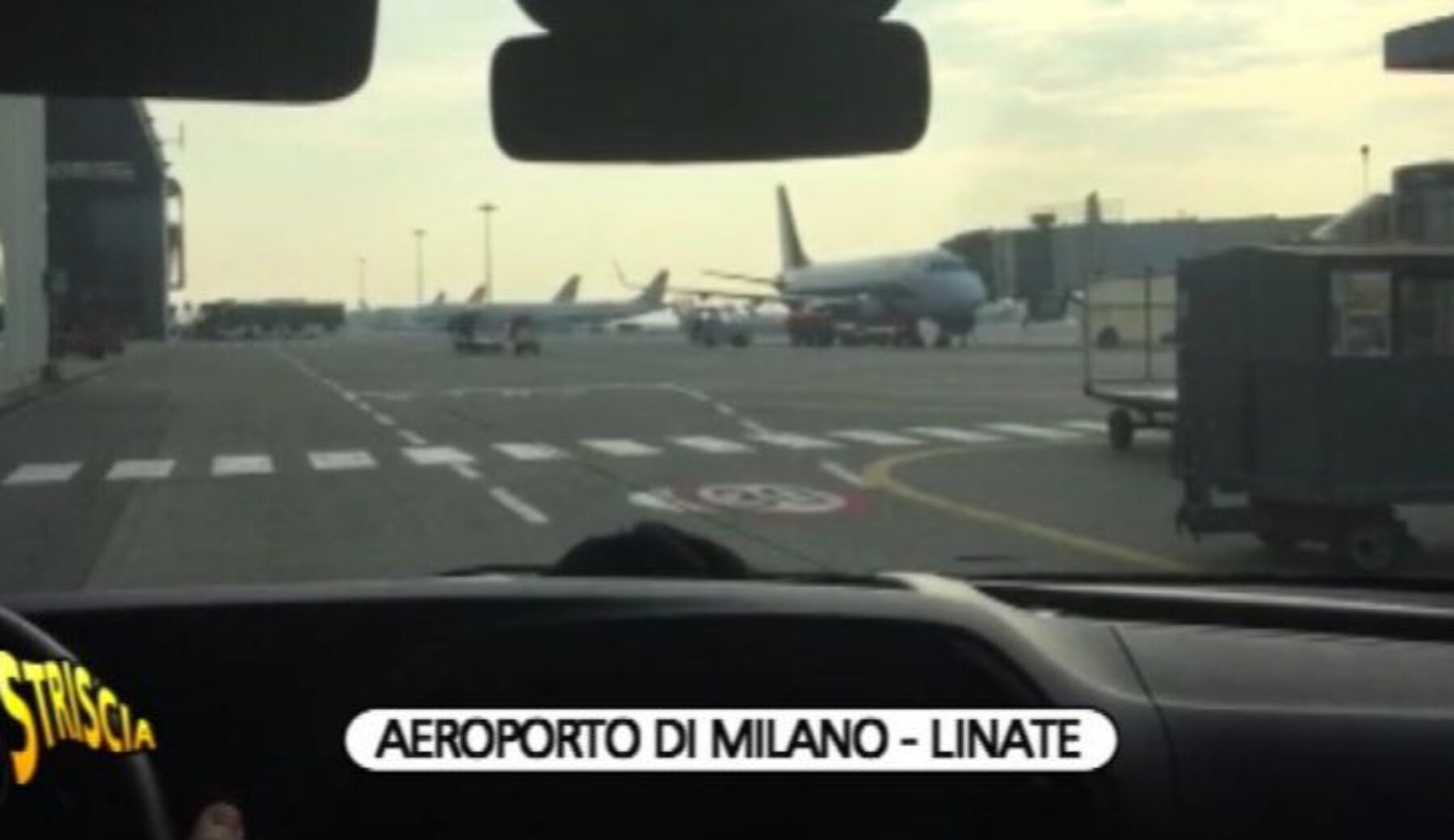 A Striscia la notizia, Staffelli dimostra come è facile eludere i controlli di sicurezza dell’aeroporto di Linate e arriva sulla pista a bordo di un van