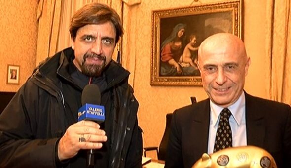 Questa sera Tapiro d’oro al Ministro dell’interno per le falle nel sistema di sicurezza antiterrorismo a Milano e a Roma.