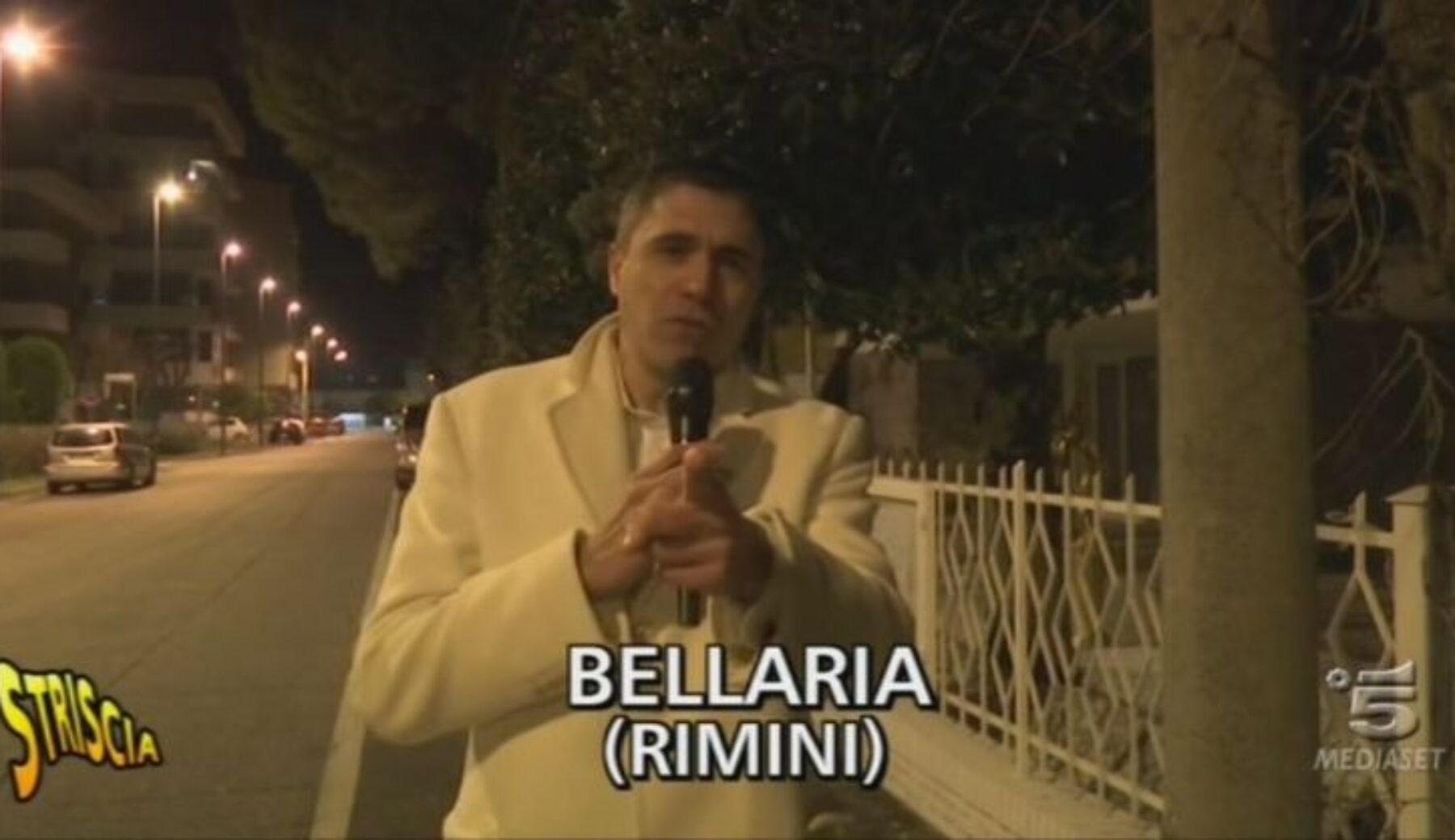 A Striscia la notizia, le immagini esclusive dell’incursione di Moreno Morello da Mehaleon, il sedicente guaritore e del blitz dei Carabinieri nella Casa della Luce