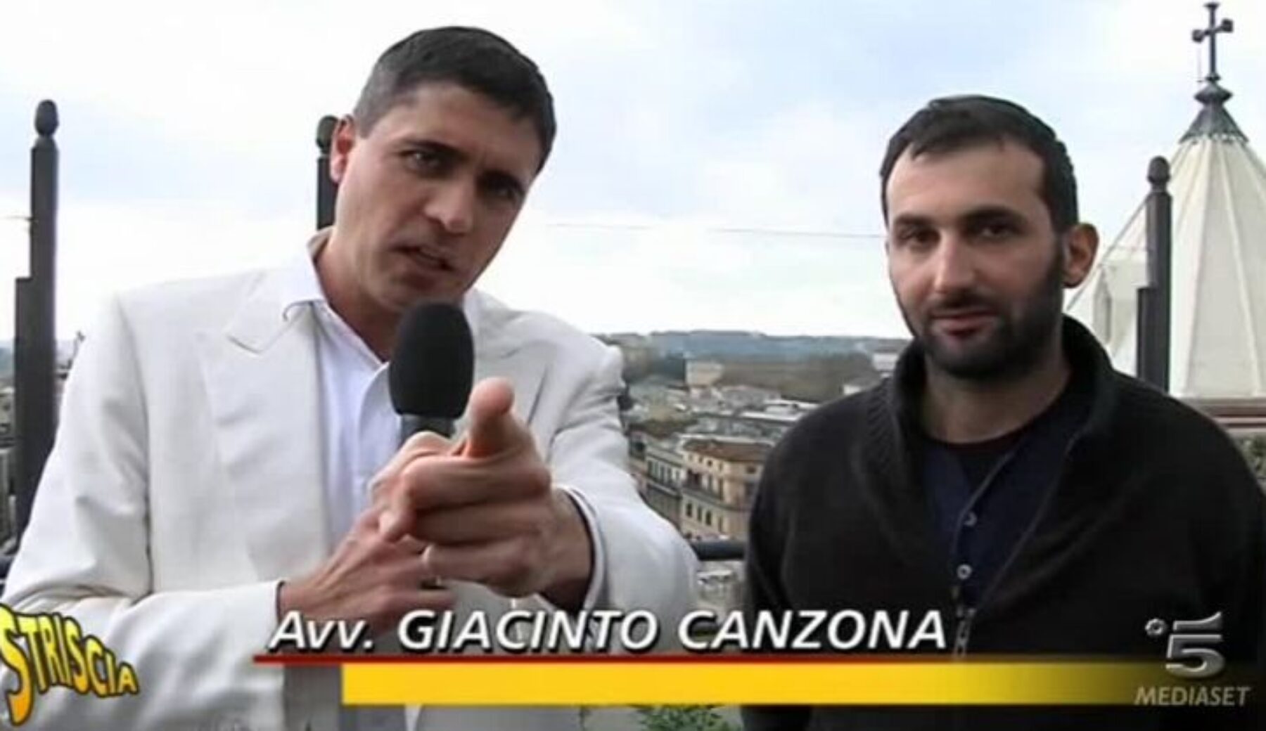 Più volte smascherato da Striscia – Giacinto Canzona ci ricasca: nuova bufala “Made in Cagliari”