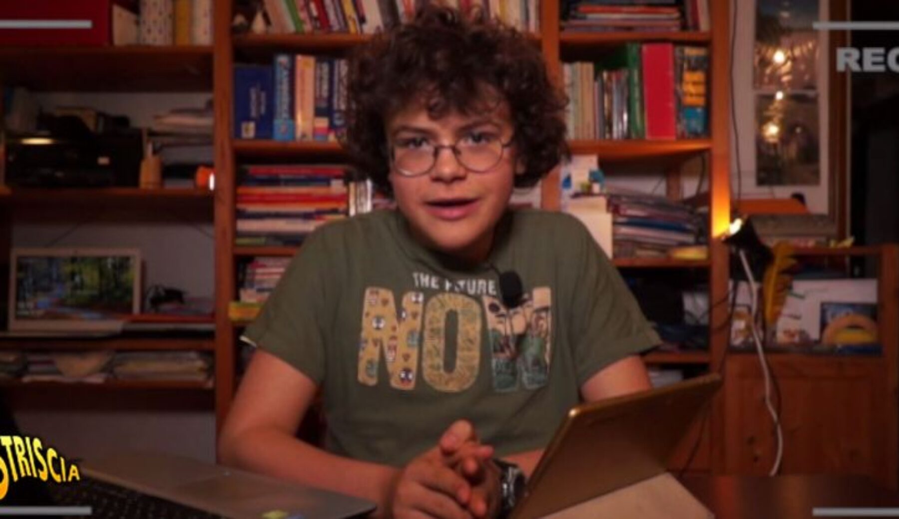 A Striscia la notizia esordisce Eric Barbizzi: a 14 anni è il più giovane consulente scientifico del Tg satirico