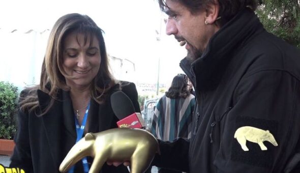 Questa sera a Striscia, secondo Tapiro d'oro a Teresa De Santis per la canzone Rolls Royce di Achille Lauro