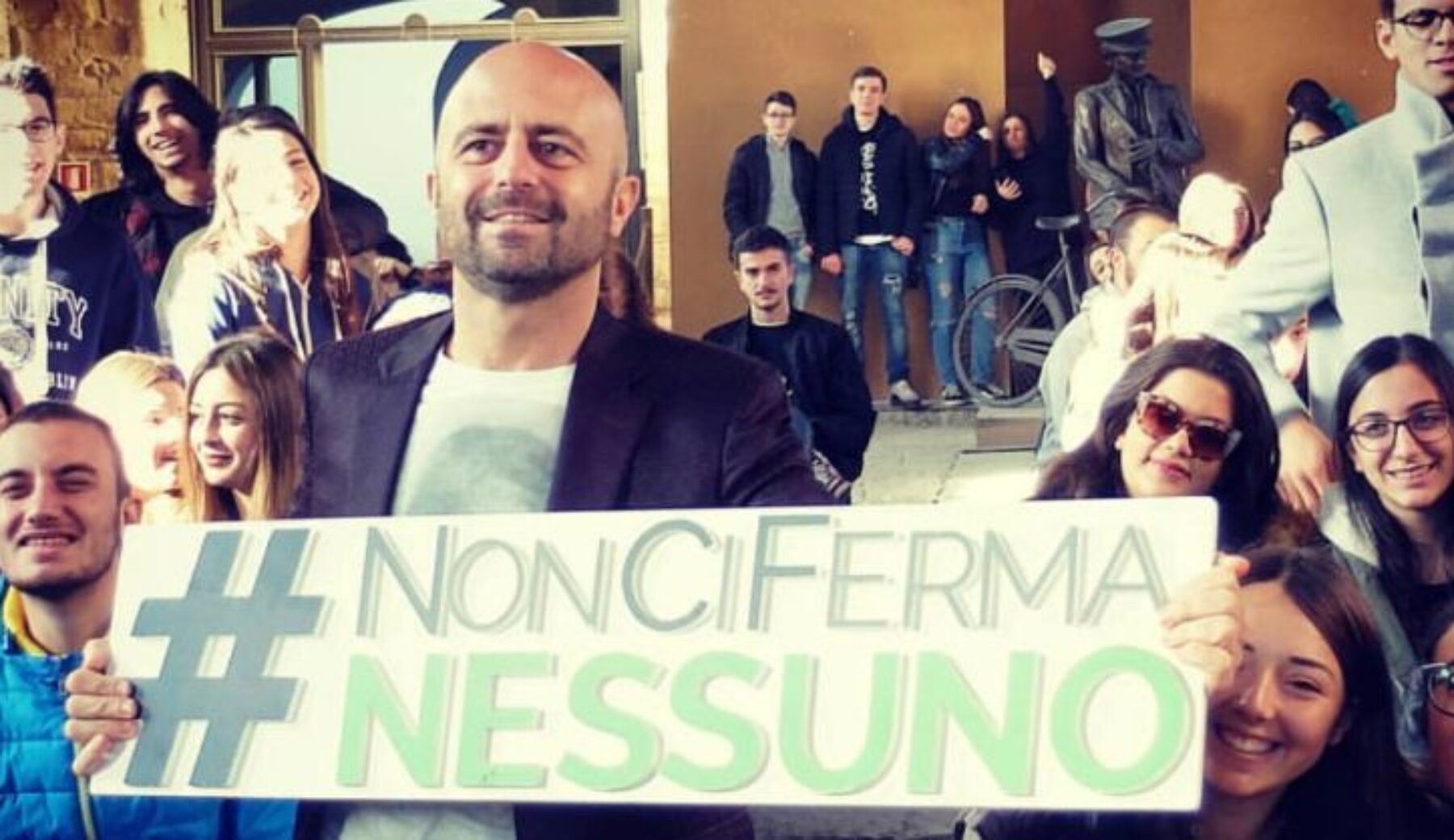 Striscia la notizia, Luca Abete in tour con “Non ci ferma nessuno”