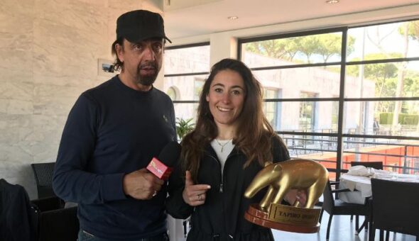 Questa sera a Striscia la notizia, Tapiro d’oro a Sofia Goggia per essere uscita di strada con la sua auto finendo sopra un furgone
