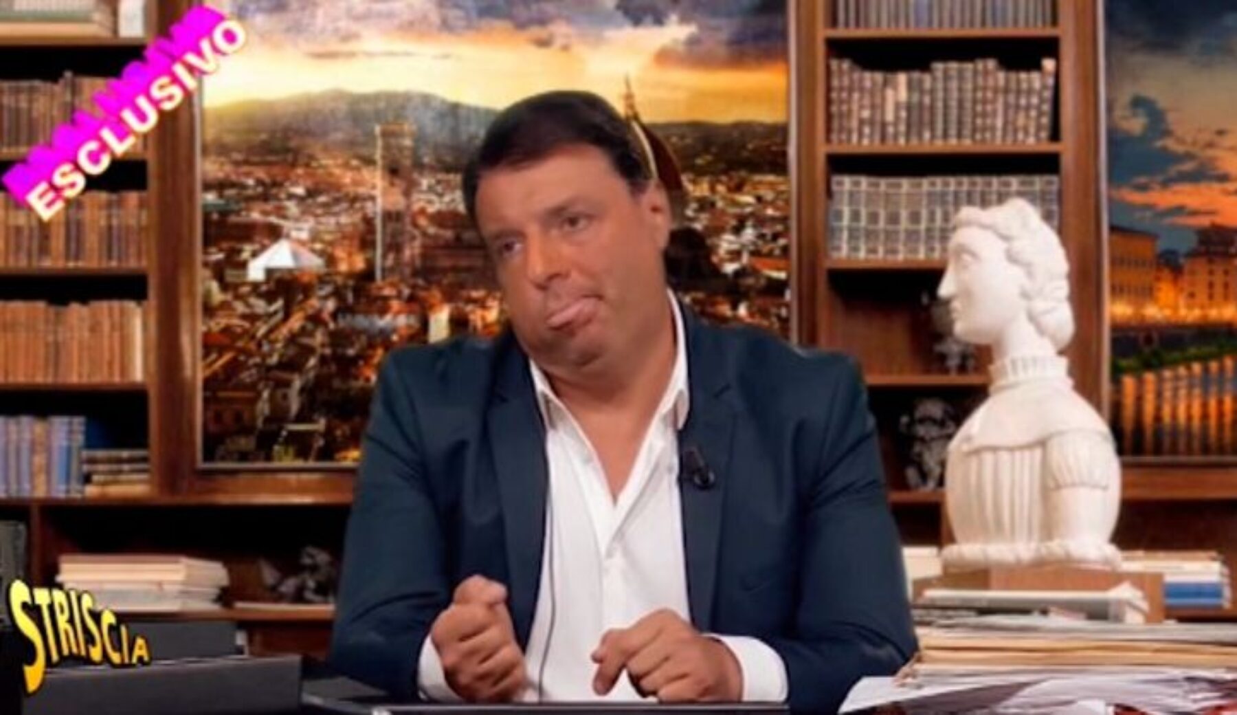 Matteo Renzi si complimenta con Striscia e rassicura: “Non sono io nel fuorionda”