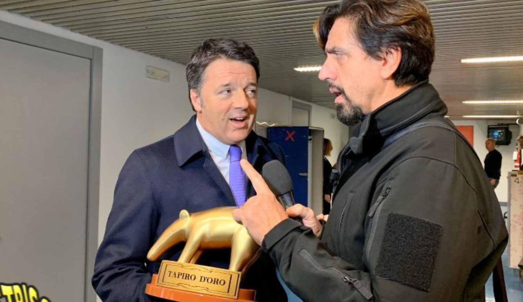 Questa sera a Striscia la notizia Matteo Renzi riceve il Tapiro d’oro