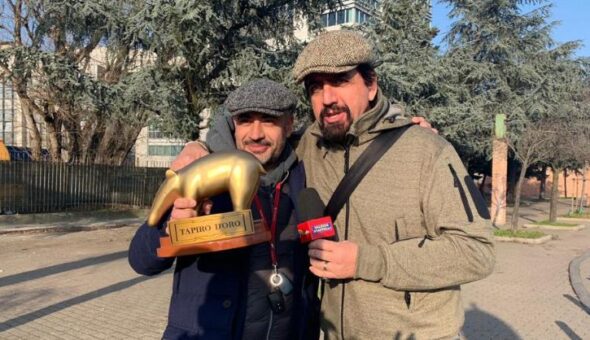Il primo Tapiro d'oro del 2020 a Gianluigi Paragone per l'espulsione dal Movimento 5 Stelle