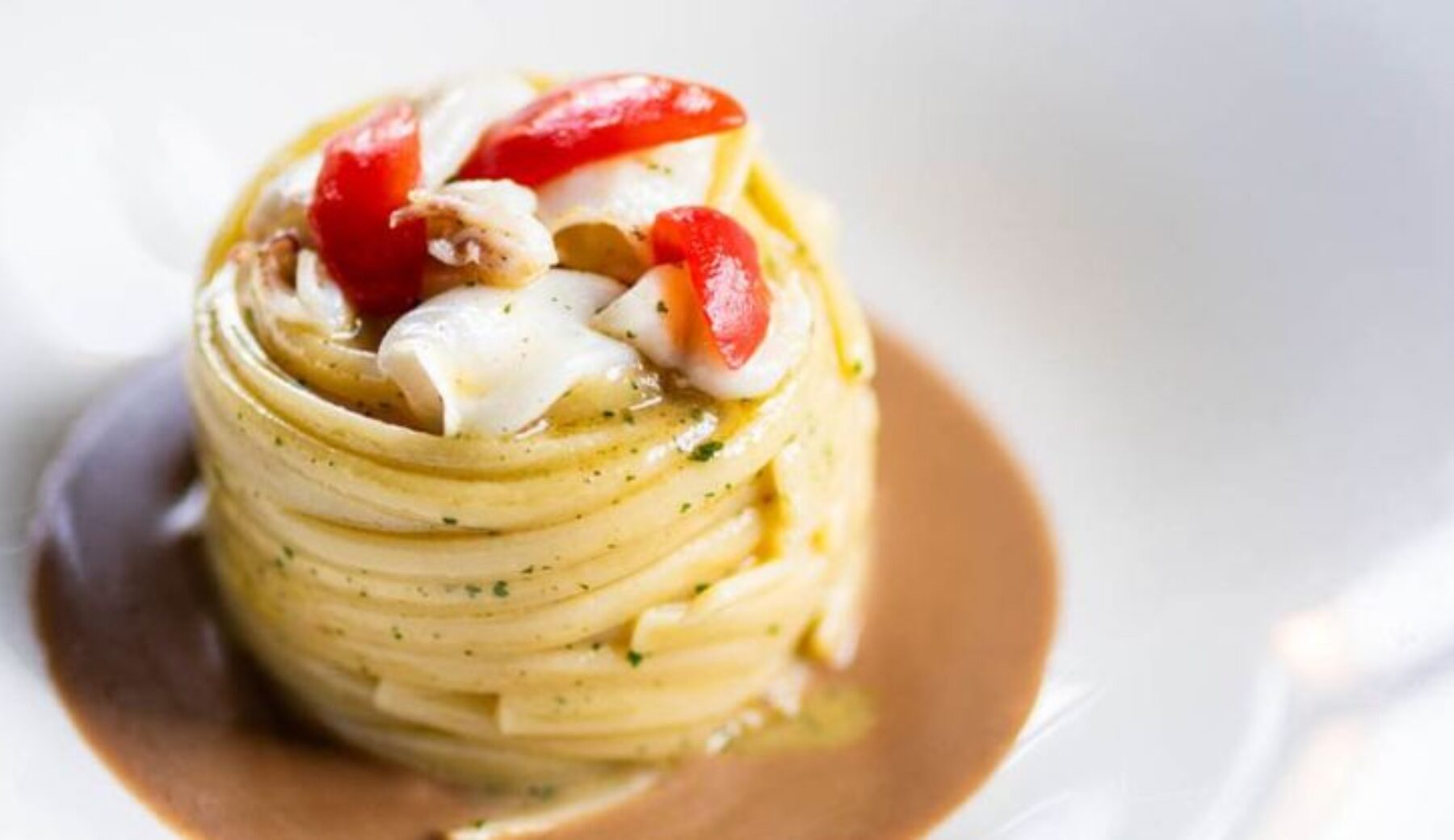 La ricetta della Linguina di Gragnano con calamaretti spillo e salsa di pane di segale di Antonino Cannavacciuolo