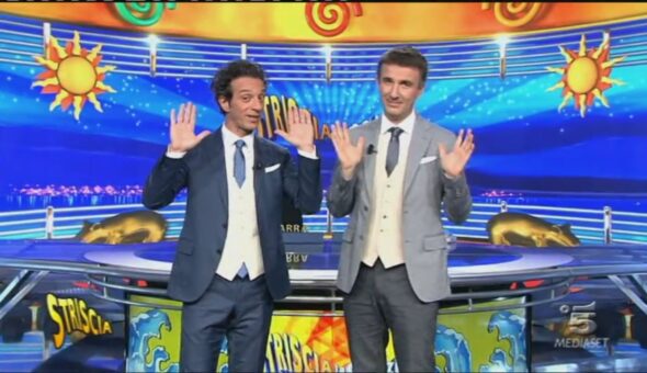 Questa sera a striscia la notizia