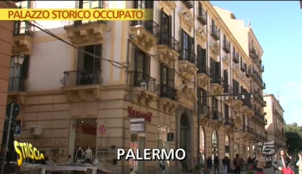 Palazzo storico occupato a Palermo