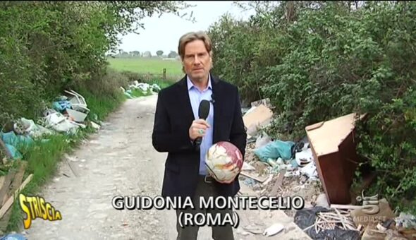 Strada lastricata di spazzatura a Guidonia Montecelio (Roma)