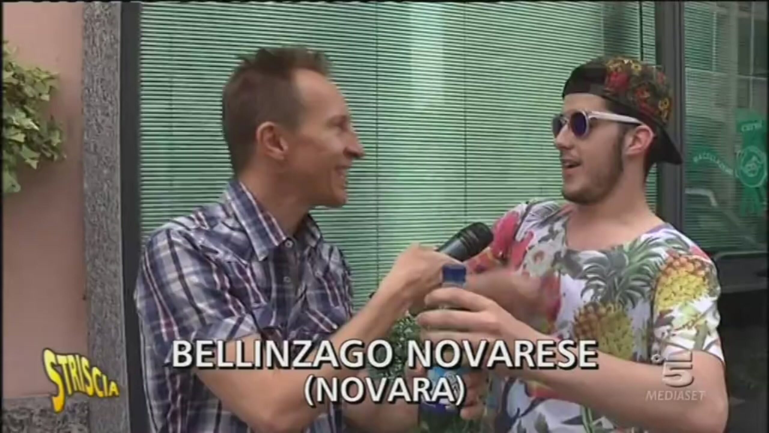 Striscia lo striscione Striscia la notizia