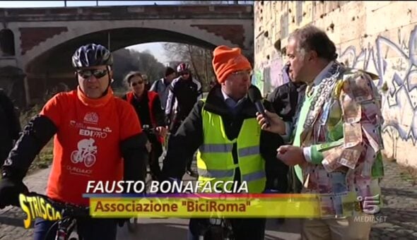 Pista ciclabile dissestata a Roma