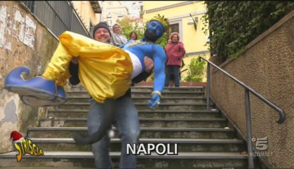 Napoli, per accedere alla funicolare serve la magia