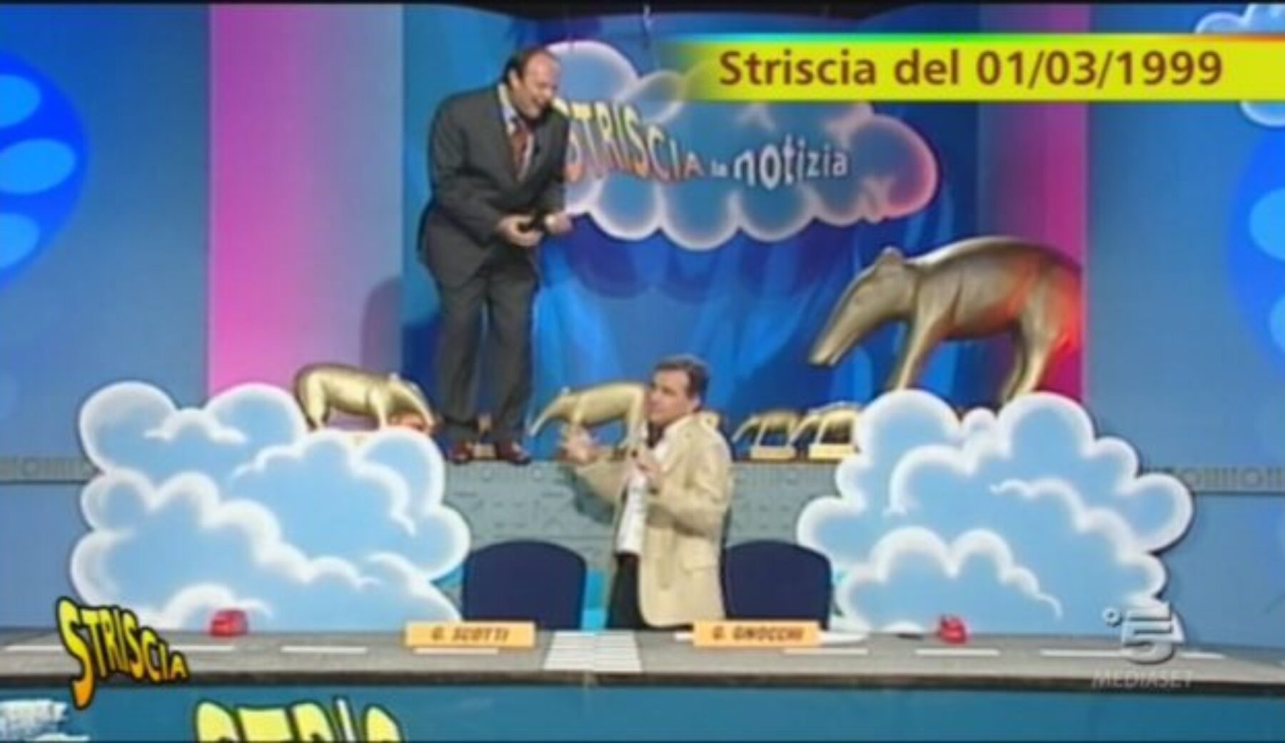 La storica caduta di Gerry che sfonda il bancone di Striscia