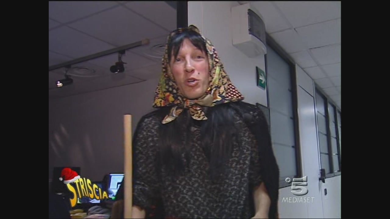 Striscia lo striscione Striscia la notizia