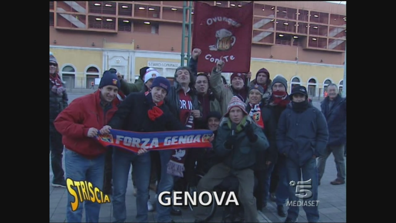 Striscione oggi sposi penzolante dal cavalcavia